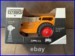 1/16 Country Classics Minneapolis Moline UDLX Comfort King With Cab Tractor