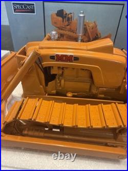 1/16 Minneapolis-Moline Two Star Crawler With Blade SpecCast Diecast, 233