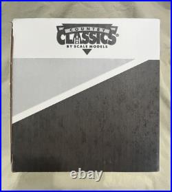Country Classics Minneapolis Moline UDLX Comfort Cab, 1/16 scale NIB MINT