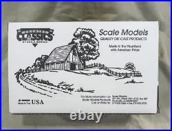 Country Classics Minneapolis Moline UDLX Comfort Cab, 1/16 scale NIB MINT