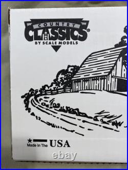 Country Classics Minneapolis Moline UDLX Comfort Cab, 1/16 scale NIB MINT