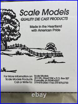 Country Classics Minneapolis Moline UDLX Comfort Cab, 1/16 scale NIB MINT