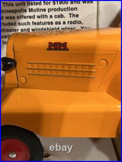 Country Classics Minneapolis Moline UDLX Comfort Cab, 1/16 scale NIB MINT