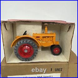 JLE Scale Models 1/16 Minneapolis-Moline Gateway Mid America Show Tractor 1989