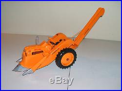 MINNEAPOLIS MOLINE AGCO FARM TOY TRACTOR 4 STAR LP GAS With 2 ROW MOUNTED PICKER