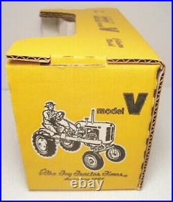 MINNEAPOLIS MOLINE MODEL V 1/16 DieCast Tractor Pioneer Collectibles 1988-NOS