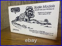 Minneapolis Moline Comfort 1/16 Scale Die cast Tractor Country Classics
