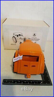 Minneapolis Moline Comfort UDLX 1/16 diecast tractor replica by Scale Models