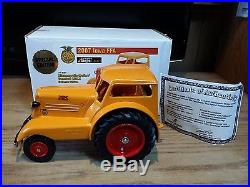 Minneapolis Moline Comfort UDLX Tractor Collector Edition Scale Models 116