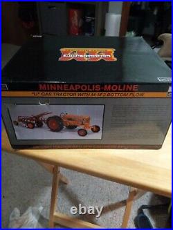 Minneapolis Moline Diecast 1/16 U Gas Tractor with M-M 3 Bottom Plow