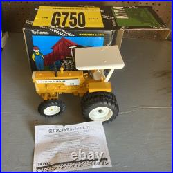 Minneapolis Moline G750 Tractor w Duals 1994 Toy Farmer by ERTL 1/16 Scale Mint