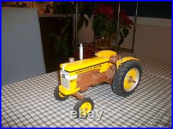Minneapolis Moline M602 toy tractor 1/16 (Oliver) wide front