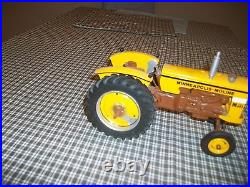 Minneapolis Moline M602 toy tractor 1/16 (Oliver) wide front
