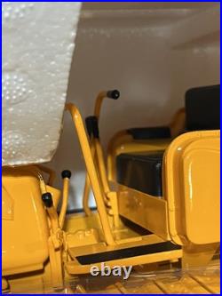 Minneapolis-Moline Two Star Crawler With Blade SpecCast 1/16 scale Collectible NIB