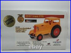 Minneapolis Moline UDLX Comfort Tractor 1/16 IOWA FFA special edition