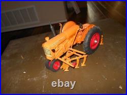Minneapolis Moline U lp-gas toy tractor (White, Oliver) 1/16 withcultivators