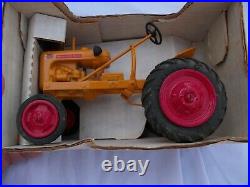 Minneapolis Moline V Model 1/16 scale 1988 Farm Tractor NIB in ORIGINAL box
