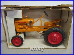 Minneapolis Moline V Toy Tractor 1988 Toy Tractor Times 1/16 Scale, NIB