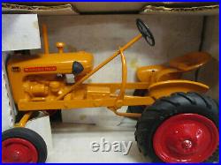 Minneapolis Moline V Toy Tractor 1988 Toy Tractor Times 1/16 Scale, NIB