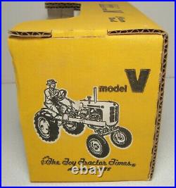 New MINNEAPOLIS MOLINE MODEL V 1/16 DieCast Tractor Pioneer Collectibles 1988