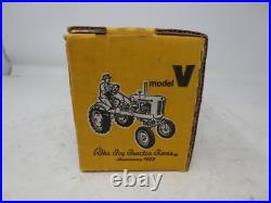 Pioneer Collectibles 1/16 Minneapolis Moline Model V Avery Farm Toy Tractor