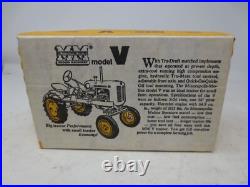 Pioneer Collectibles 1/16 Minneapolis Moline Model V Avery Farm Toy Tractor