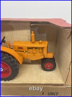 RARE 1989 8th Annual Gateway MidAmerica Toy Show Minneapolis Moline Tractor 1/16