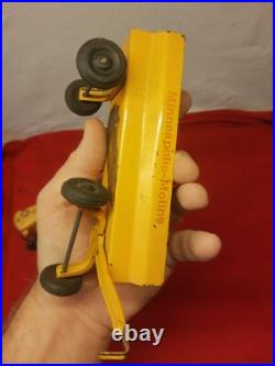 Rare VTG Minneapolis-Moline Scale Mod. 9960 R Tractor & Farm Wagon 1950 Yellow