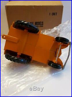 Scale Models 1/16 Minneapolis Moline UDLX Comfort Tractor Farm Toy FU-1303