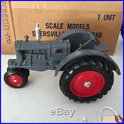 Scale Models Minneapolis Moline Twin City Prairie Gold Rush Tractor 1987 1/16