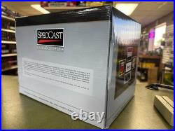 SpecCast Minneapolis-Moline G940 Diesel Wide Front Tractor with Cab-116 MINT