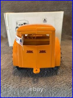 Vintage JLE Scale Models 1938 Minneapolis Moline UDLX Comfort Tractor 1/16
