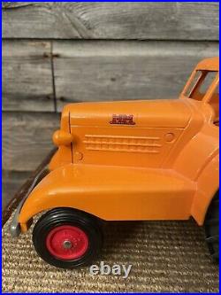 Vintage Minneapolis Moline UDLX Toy Tractor 1/16
