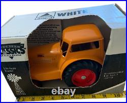 Vintage Scale Model Minneapolis Moline Comfort (UDLX) 1/16 Scale Diecast Tractor