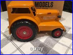 Vtg 1984 JLE Scale Models 1/16 Diecast Minneapolis Moline UDLX Comfort Tractor